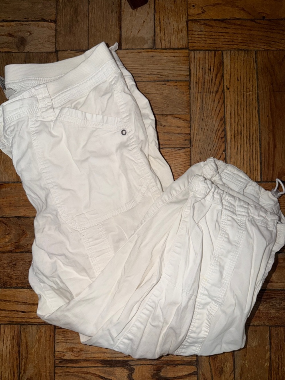 Style and co White Cargo Drawstring capris size 6